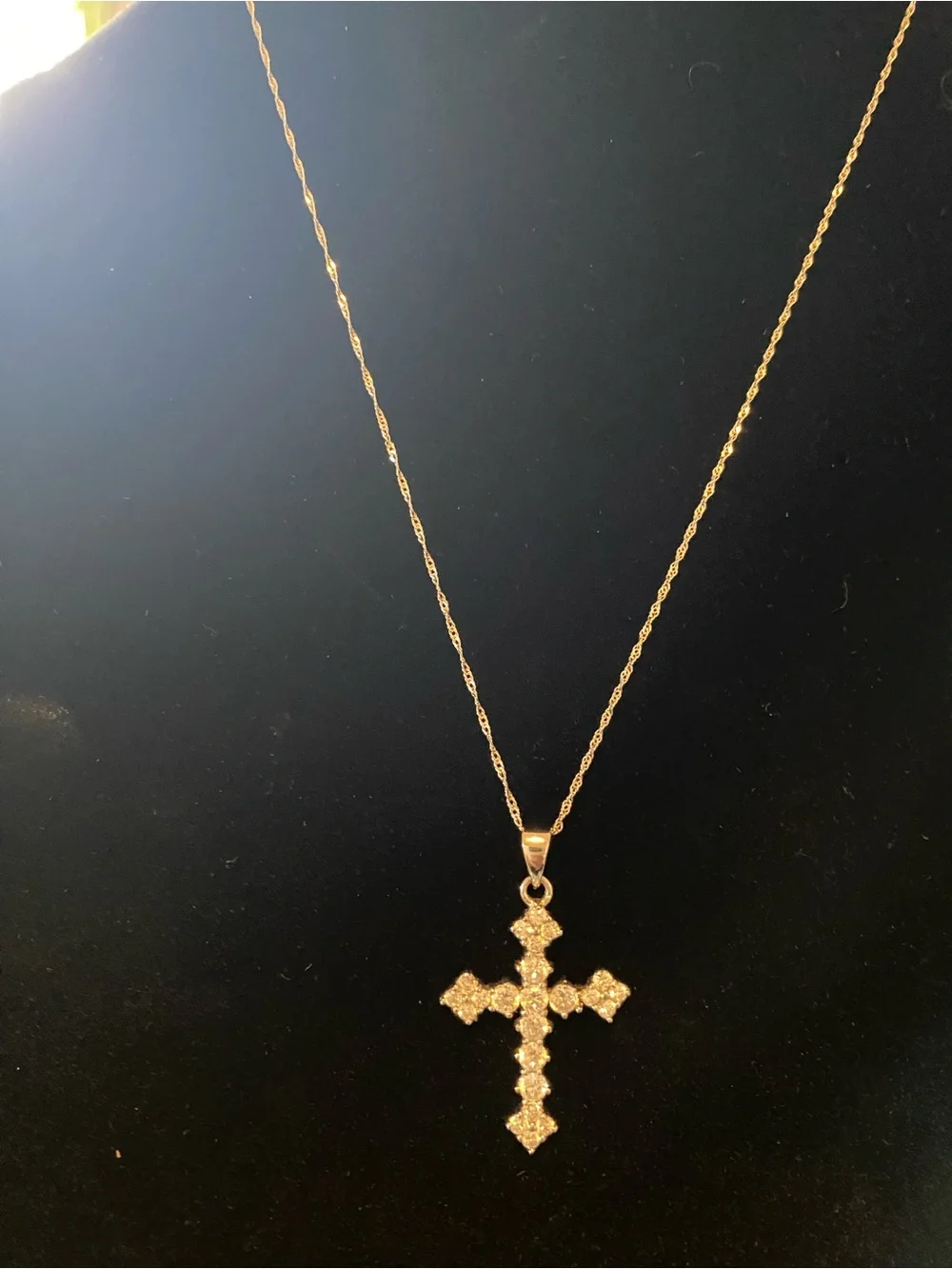 ELEGANT WHITE METAL CROSS NECKLACE W/DELICATE CHAIN CRYSTAL CROSS PENDANT
